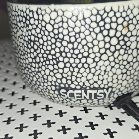 Black and White Ceramic Wax Warmer - Picture 3 of 5
